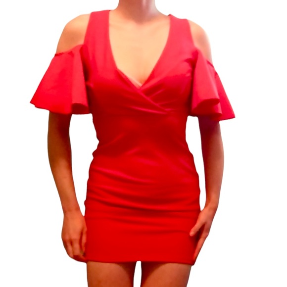 🍀Missguided Cold shoulder red ruffle bodycon dress - Picture 3 of 9